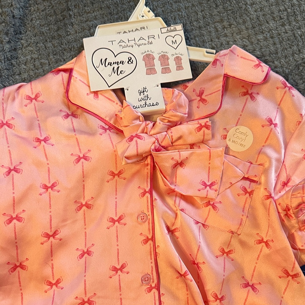 Tahari Preppy Pink Bow Print Pajama Satin Shorts Set with Scrunchie - Size M
